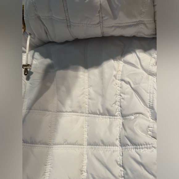 Dollhouse White Puffer Jacket with detachable faux fur hood - Picture 5 of 7